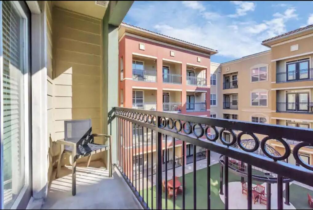 Modern Condo Near Texas Medical Center W Free Parking Houston Bagian luar foto