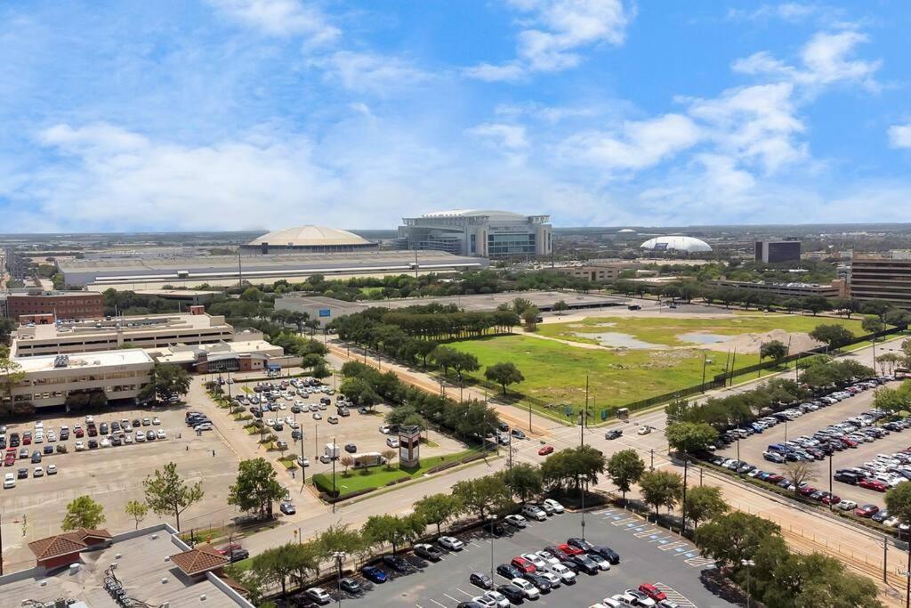 Modern Condo Near Texas Medical Center W Free Parking Houston Bagian luar foto