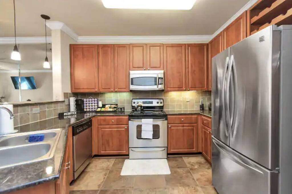 Modern Condo Near Texas Medical Center W Free Parking Houston Bagian luar foto