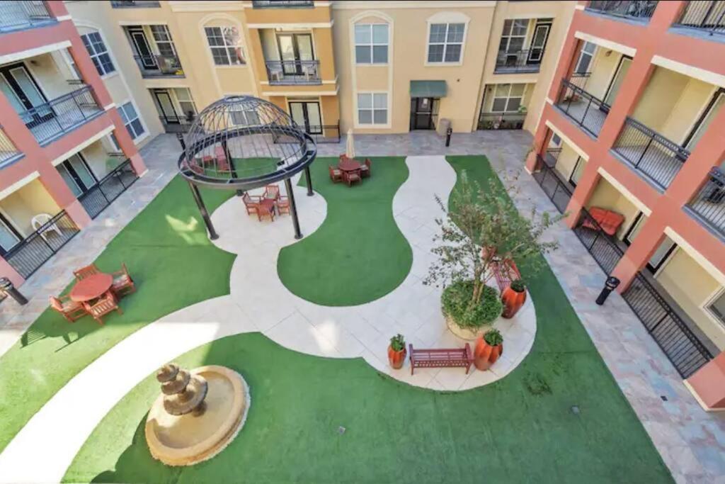 Modern Condo Near Texas Medical Center W Free Parking Houston Bagian luar foto