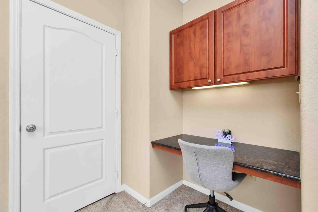 Modern Condo Near Texas Medical Center W Free Parking Houston Bagian luar foto